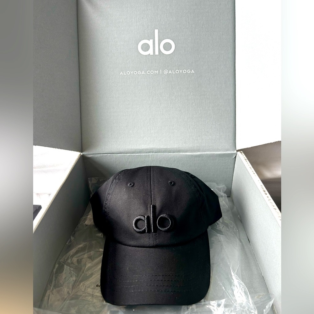 New Alo Yoga Cap Black in Box